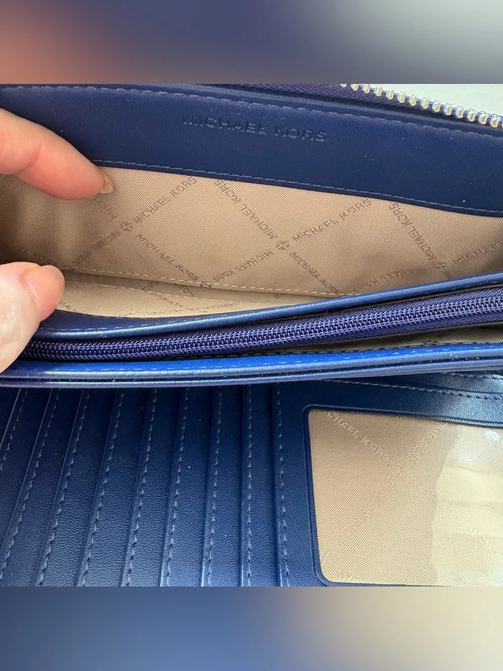Michael Kors Navy & White Striped Long Zip Wallet EUC - Picture 8 of 11